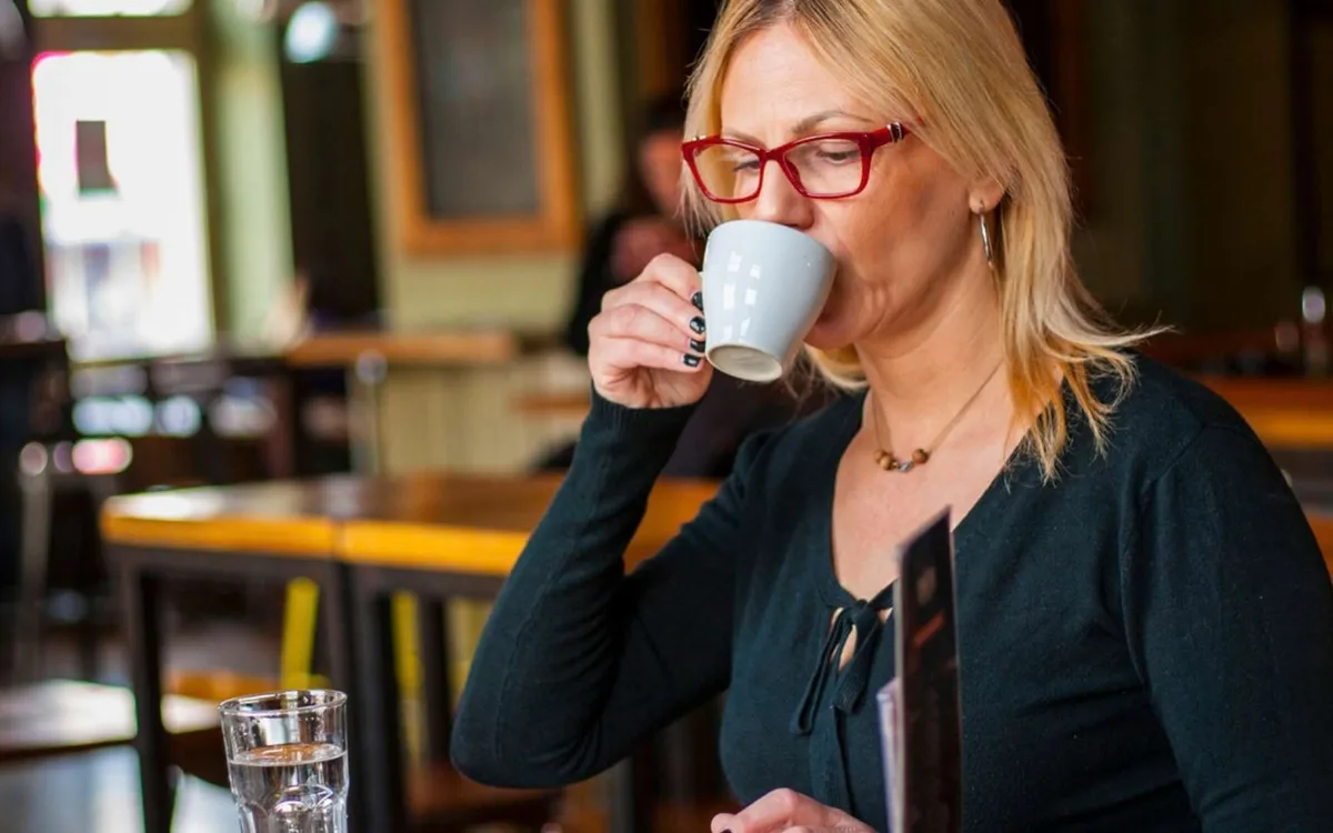 Café et Parkinson : chez certaines personnes il protégerait le cerveau, chez d'autres il augmenterait le risque