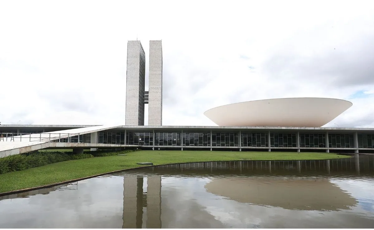 Mais de 80% dos deputados federais do Paraná vai disputar a reeleição; veja quem fica de fora