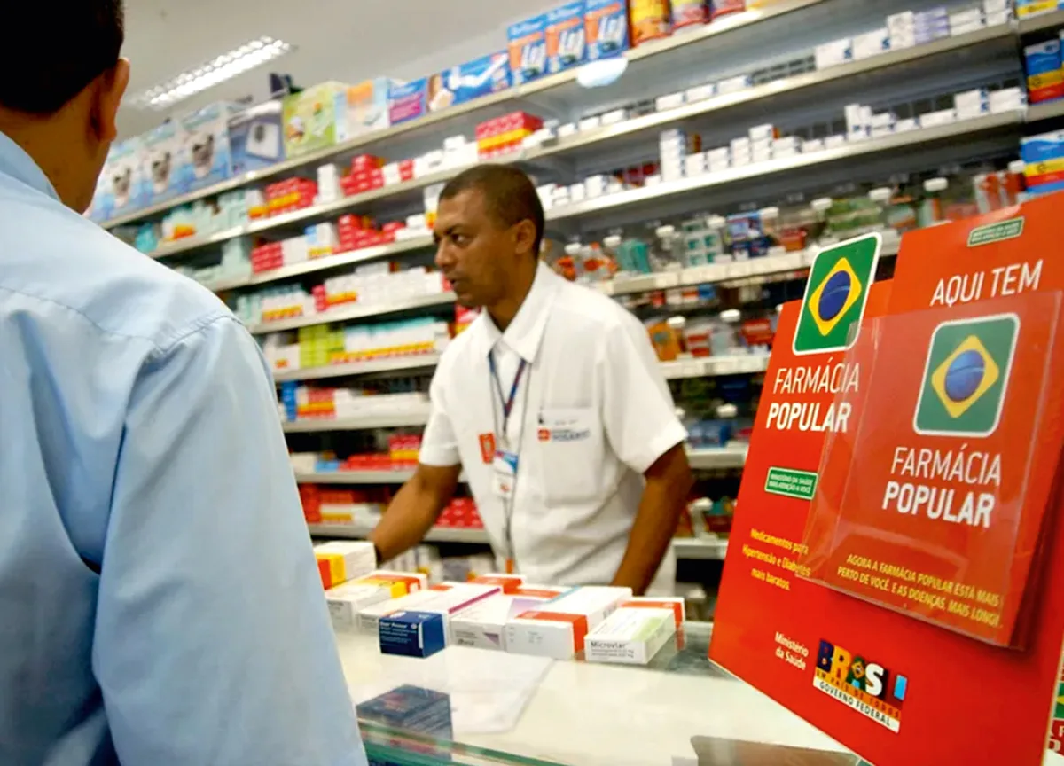 Deputados propõem piso salarial de 6 500 reais para farmacêuticos