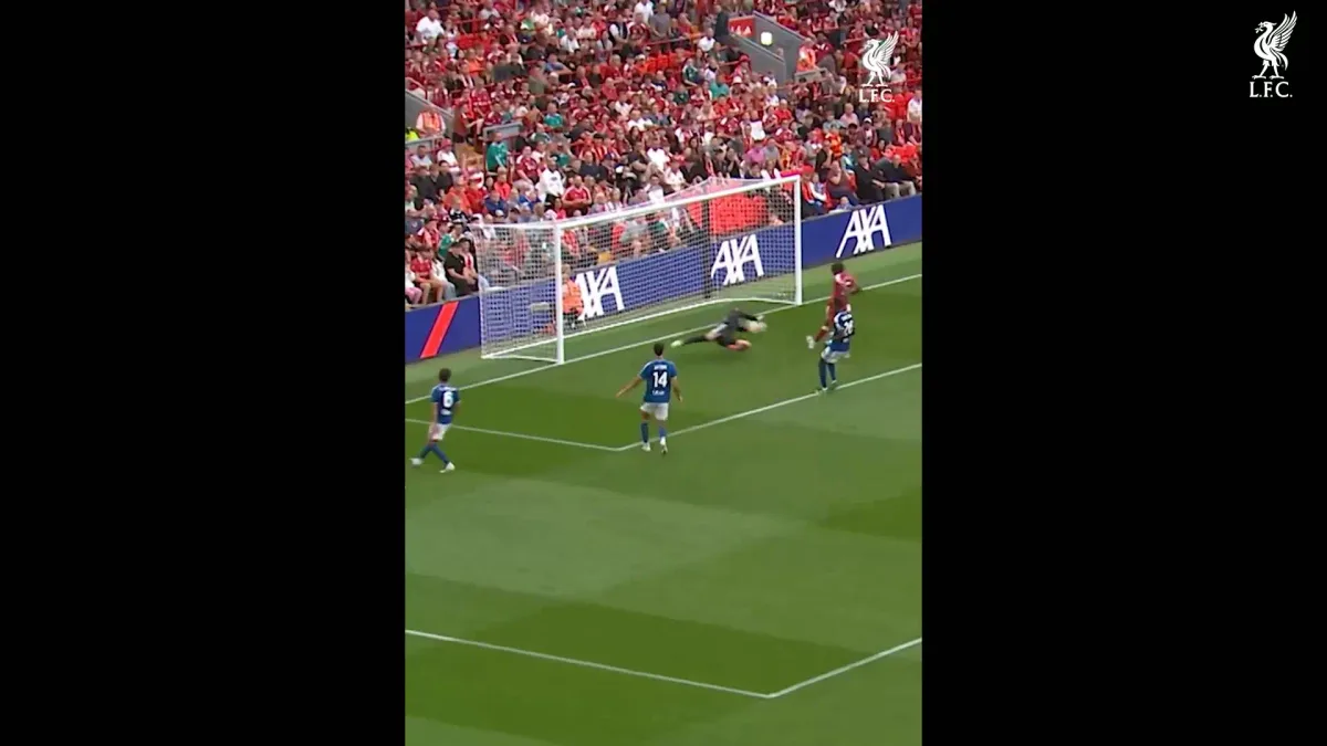 O primeiro gol de Jacquet pelo Liverpool