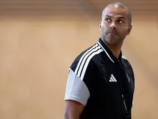Basket. Battu par son frère, Tony Parker commence par une défaite pour sa première en tant qu’entraîneur de l’Asvel