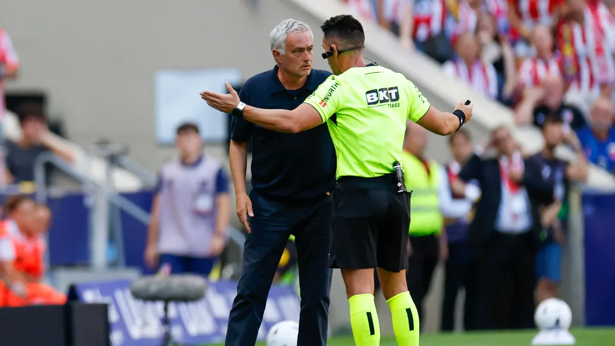 Nach Derby-Niederlage: Scharfe Schiedsrichter-Kritik von Mourinho