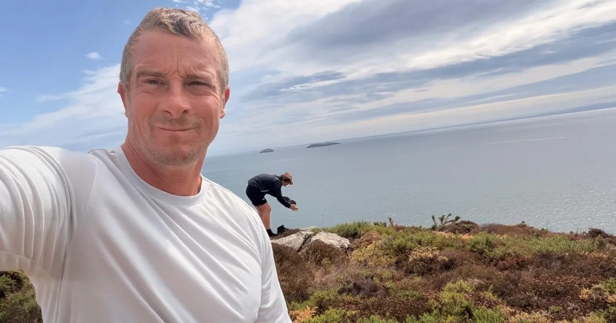 Bear Grylls, ‘El último superviviente’, 51 años: “Llevo décadas empezando el día con 25 dominadas y 50 flexiones; al principio no podía hacer ni tres”