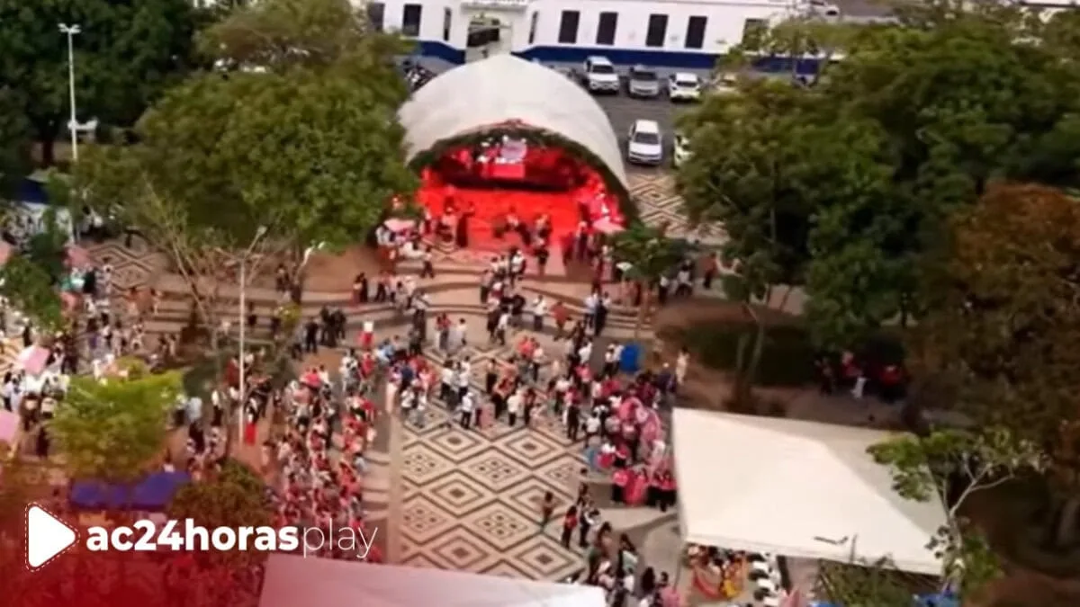 Prefeitura realiza programação do Outubro Rosa na Praça da Revolução