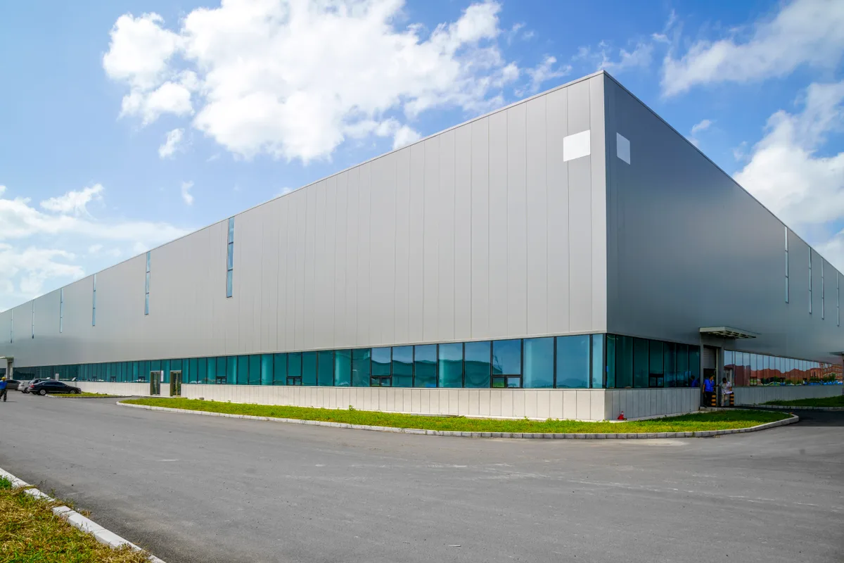 Multinacional fecha fábrica e mais de 400 pessoas perdem o emprego