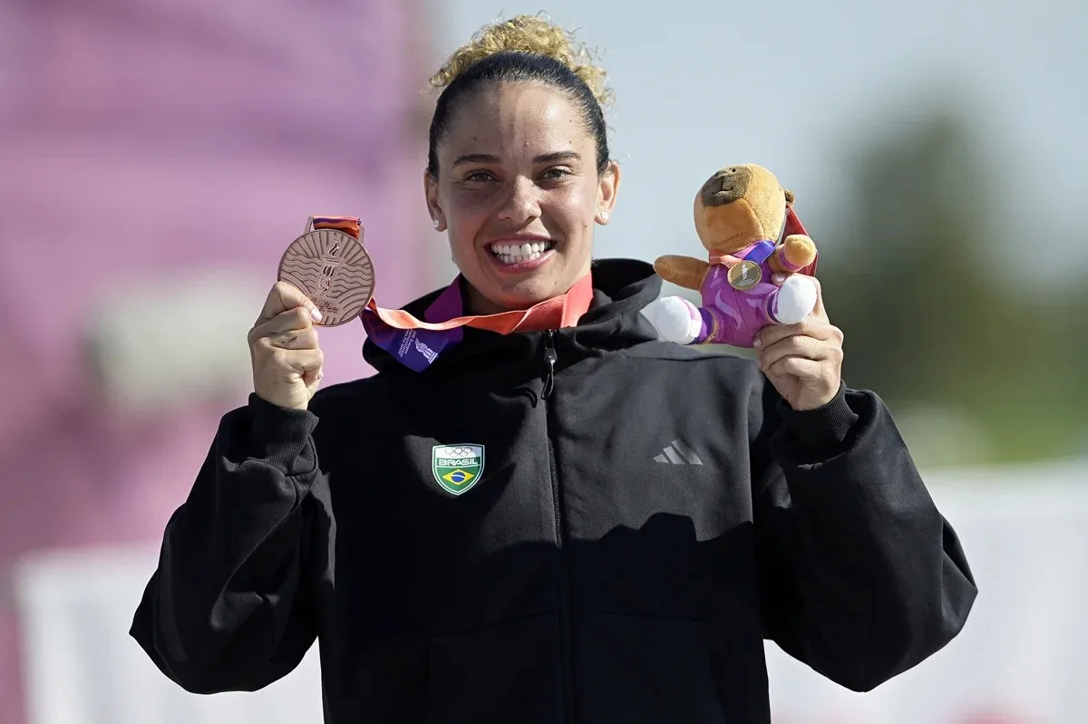 Gabi Mazetto conquista bronze no skate street dos Jogos Sul-Americanos
