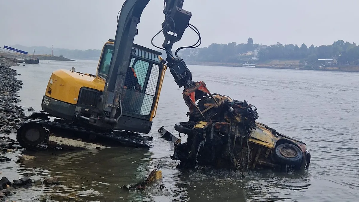 Niedrigwasser legt Fiat frei - Knochen-Rätsel um ein Autowrack aus dem Rhein