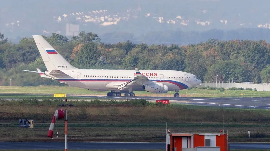 Diplomatie: Russischer Sonderflug zur Ausreise von Konsulatsmitarbeitern