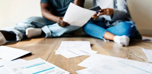 Inadimplência bate recorde e atinge 44,8% de adultos no país, diz pesquisa