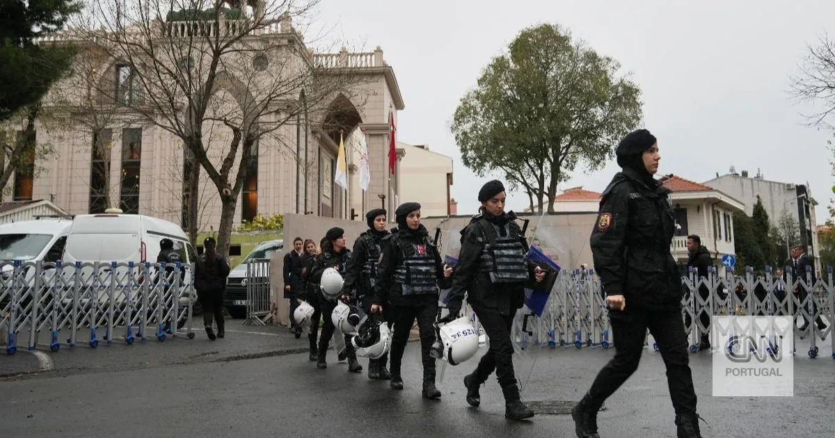 Aluno abre fogo junto a escola na Turquia e faz 11 feridos, dois em estado grave