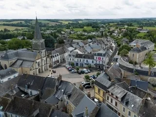 La Sarthe vue du ciel. Découvrez en images Le Grand-Lucé, cité construite sur des galeries