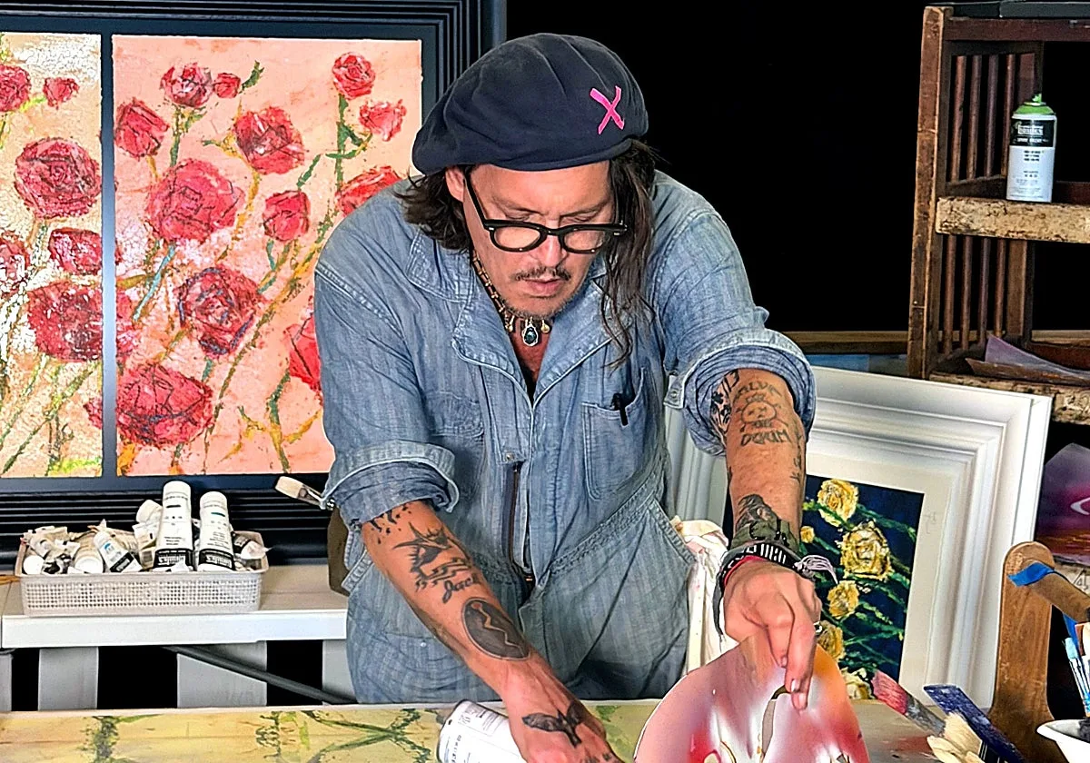 Johnny Depp sorprende con su faceta como pintor y confiesa su fascinación por Picasso: «Siempre ha sido un misterio maravilloso»