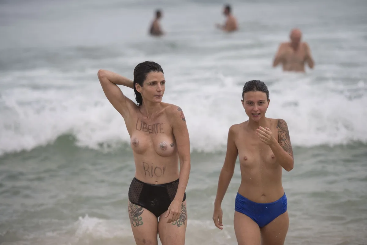 Non aux seins nus, halte aux gang-bangs, pas d'allaitement en public… Au secours, les puritains sont de retour !