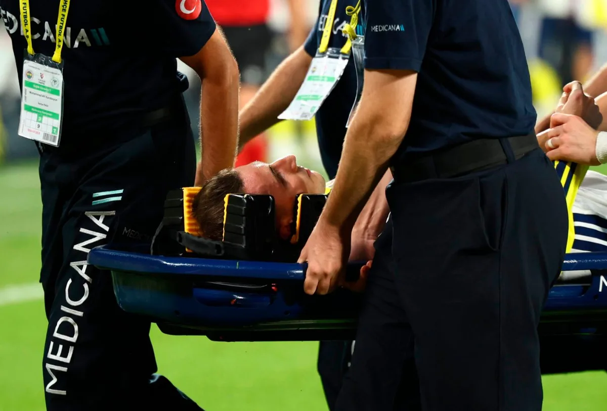VIDEO: futbolista salió en camilla directo al hospital tras sufrir traumatismo craneal en pleno partido