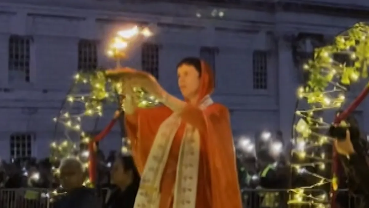 Ganga Aarti held on the Thames River for the first time