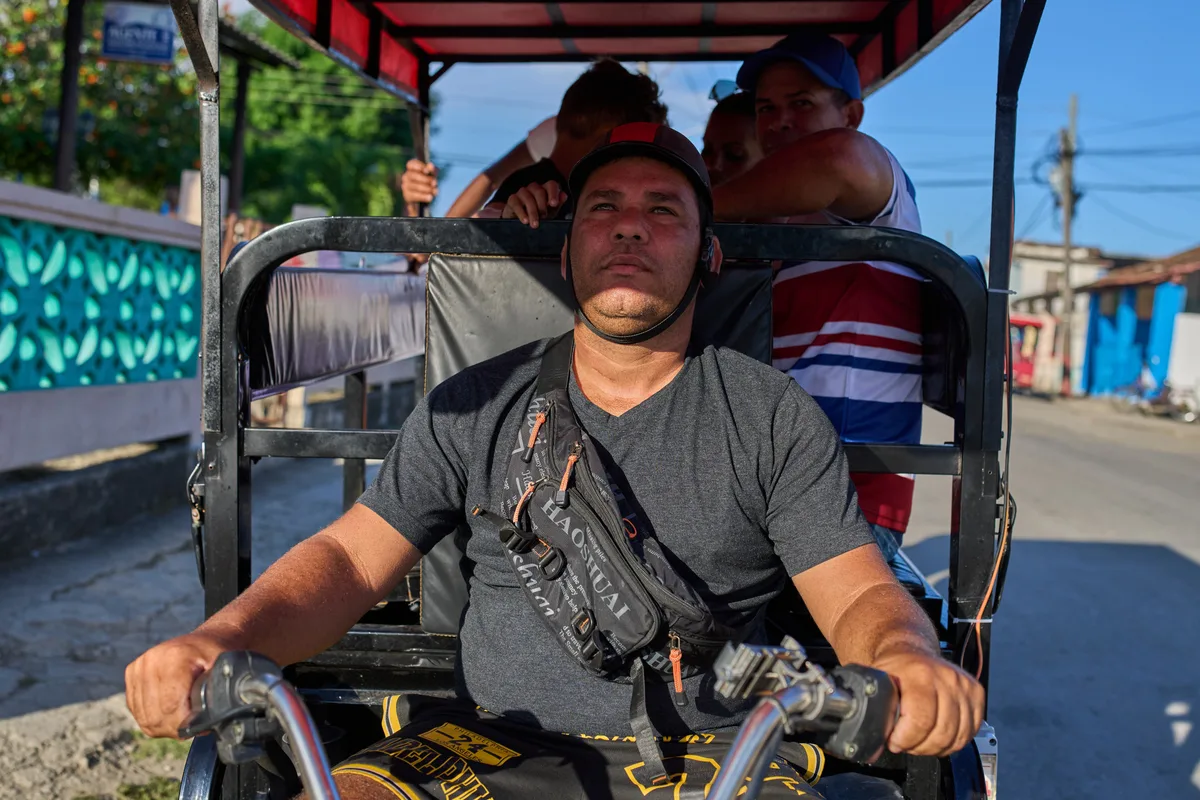 Liexer De La Cruz, un cubano expulsado de Estados Unidos que lucha por una nueva vida