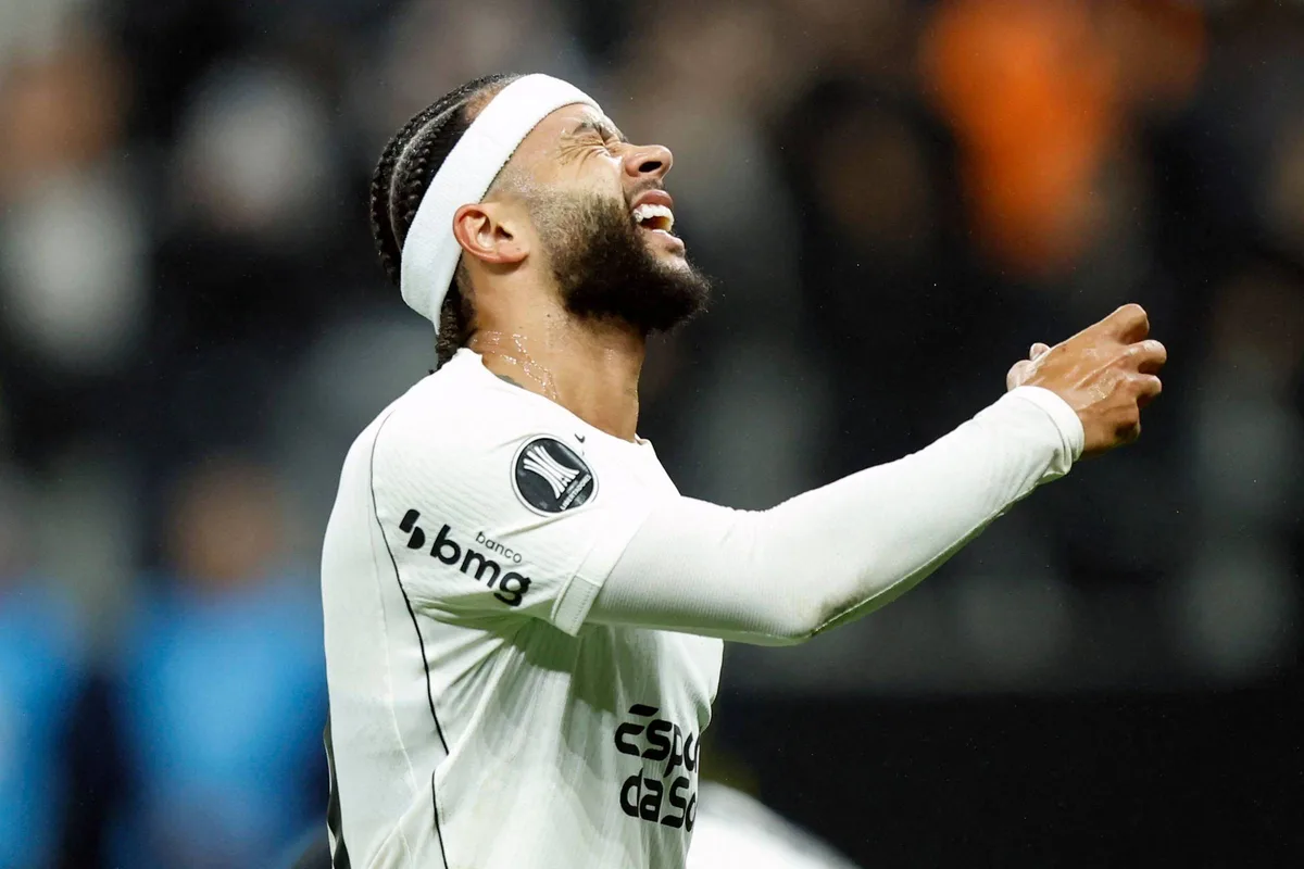 Em reviravolta, Memphis renova com o Corinthians e já deve jogar pela Libertadores