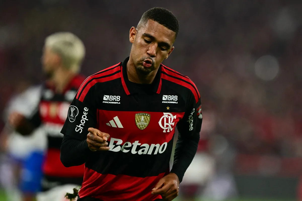 Samuel Lino comemora gol e classificação do Flamengo na Libertadores