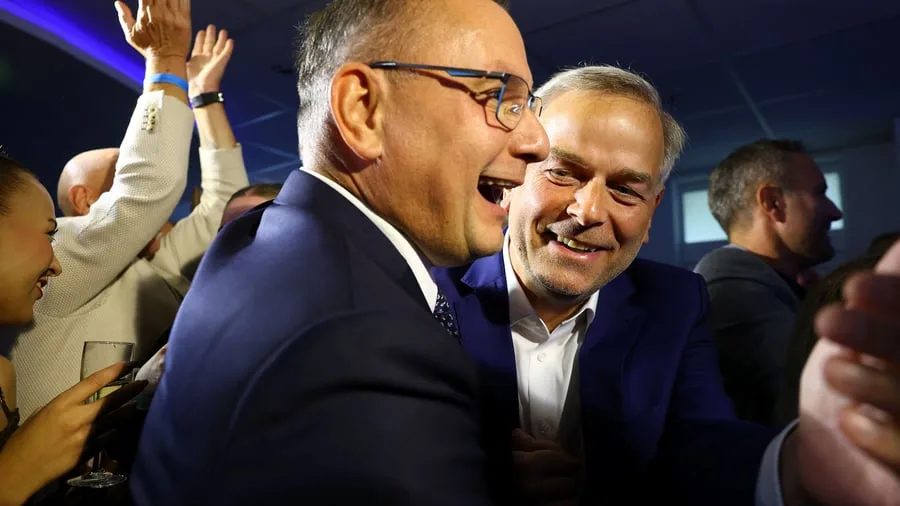 Wahlen in Berlin und Mecklenburg-Vorpommern: Prognosen: AfD vor SPD in Mecklenburg-Vorpommern, CDU zittert – In Berlin Linke klar vor CDU