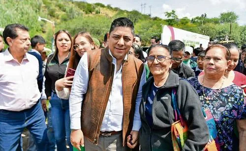 Inician construcción del camino hacia Torrecitas
