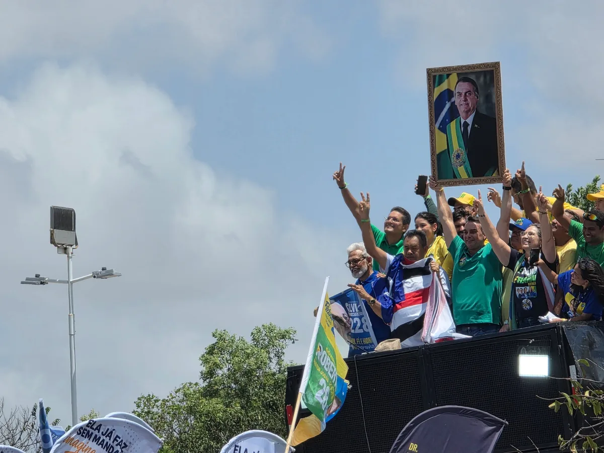 Flávio, a sombra de Bolsonaro e os restos da Seleção