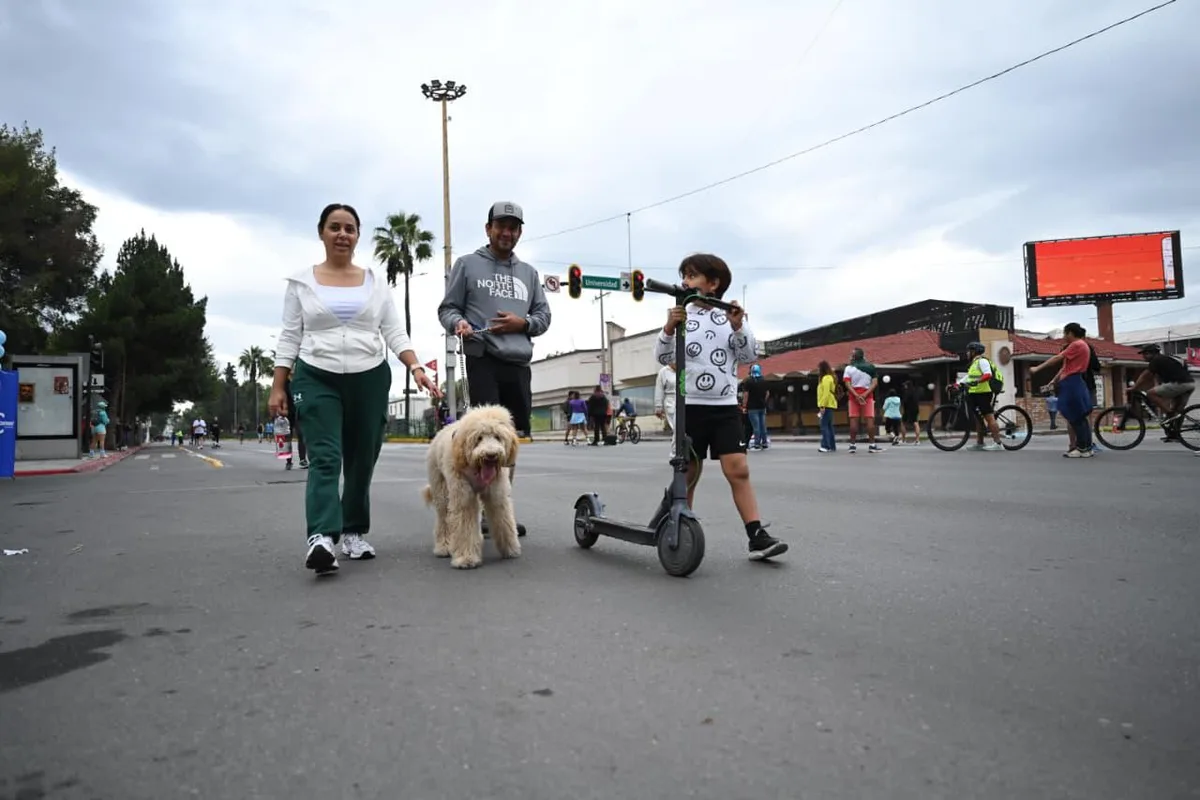 Familias de Saltillo aprovechan la Ruta Recreativa para ejercitarse y acceder a servicios de salud