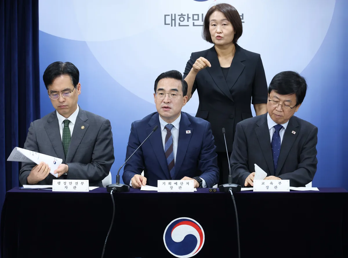 박홍근 기획처 장관 “미래대응기금 상시 추경 아냐… 필요하면 국채 상환”