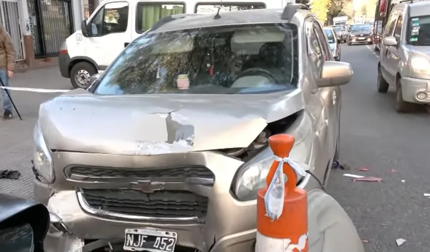 Un hombre manejaba borracho, chocó dos autos y trató de escapar: dio 1,69 de alcohol en sangre