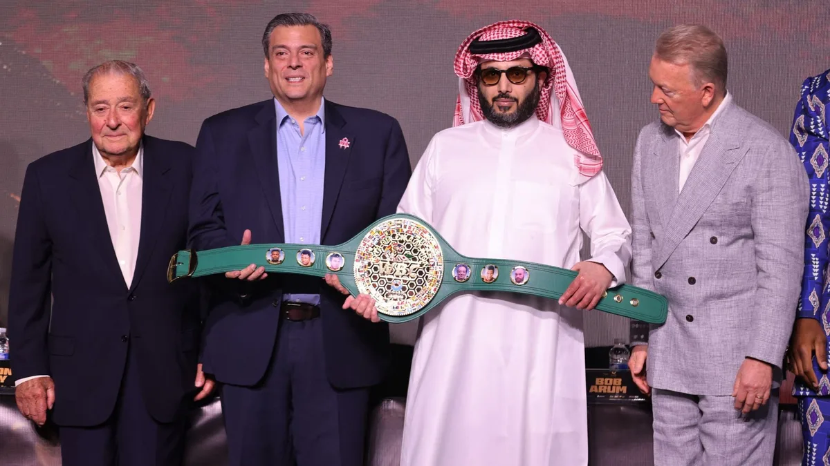 Mauricio Sulaimán confirma su asistencia a la pelea de Canelo vs Mbilli pese a tensiones en medio oriente