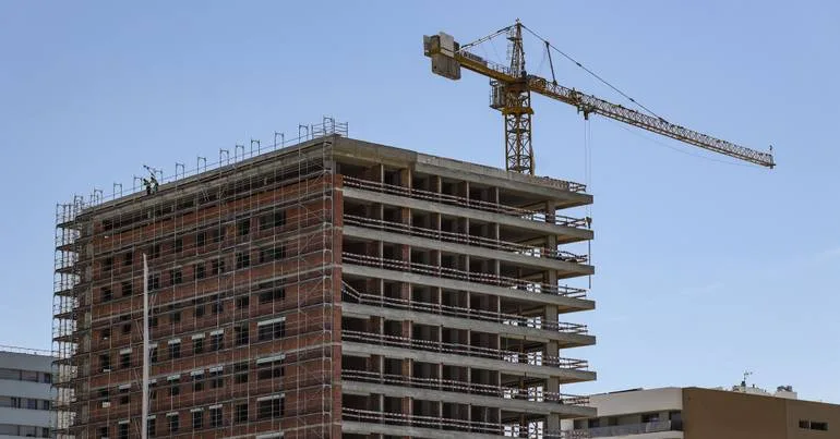 Como construir as casas necessárias "sem chamar a troika"
