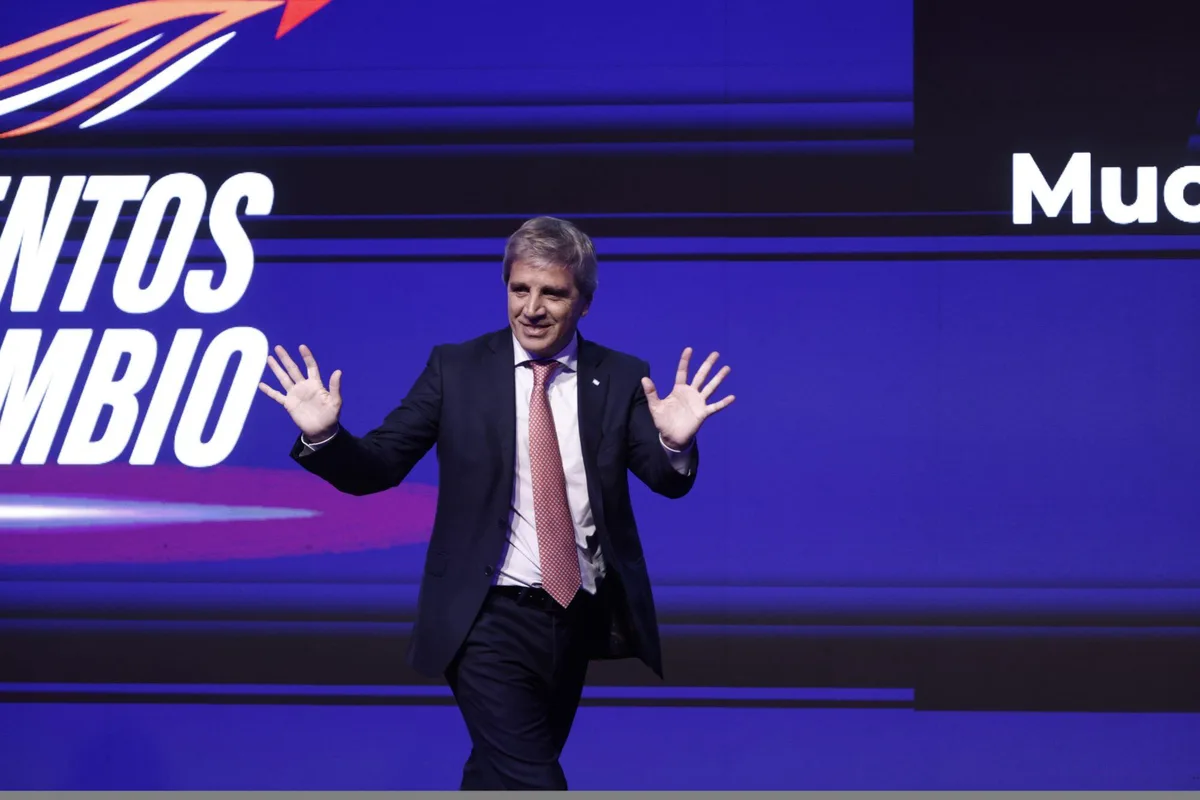 “Es un modelo pro-la gente”: Caputo explicó por qué hay una economía a dos velocidades y aseguró que habrá “estabilidad cambiaria a futuro”
