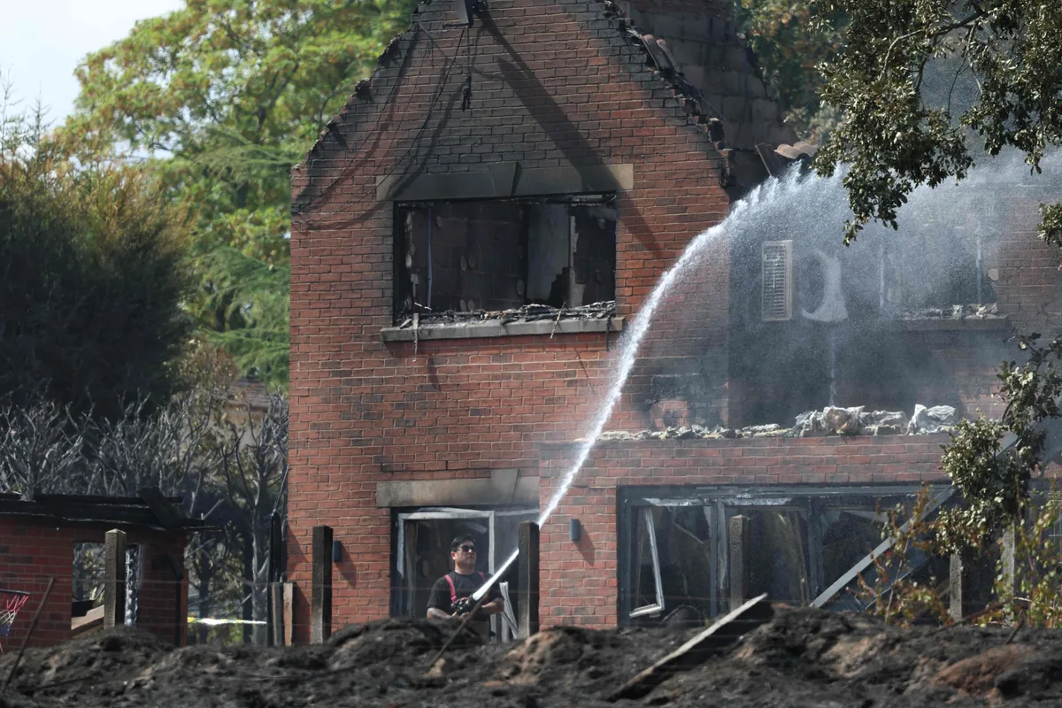 La ola de calor reaviva los incendios forestales: decenas de heridos y miles de evacuados