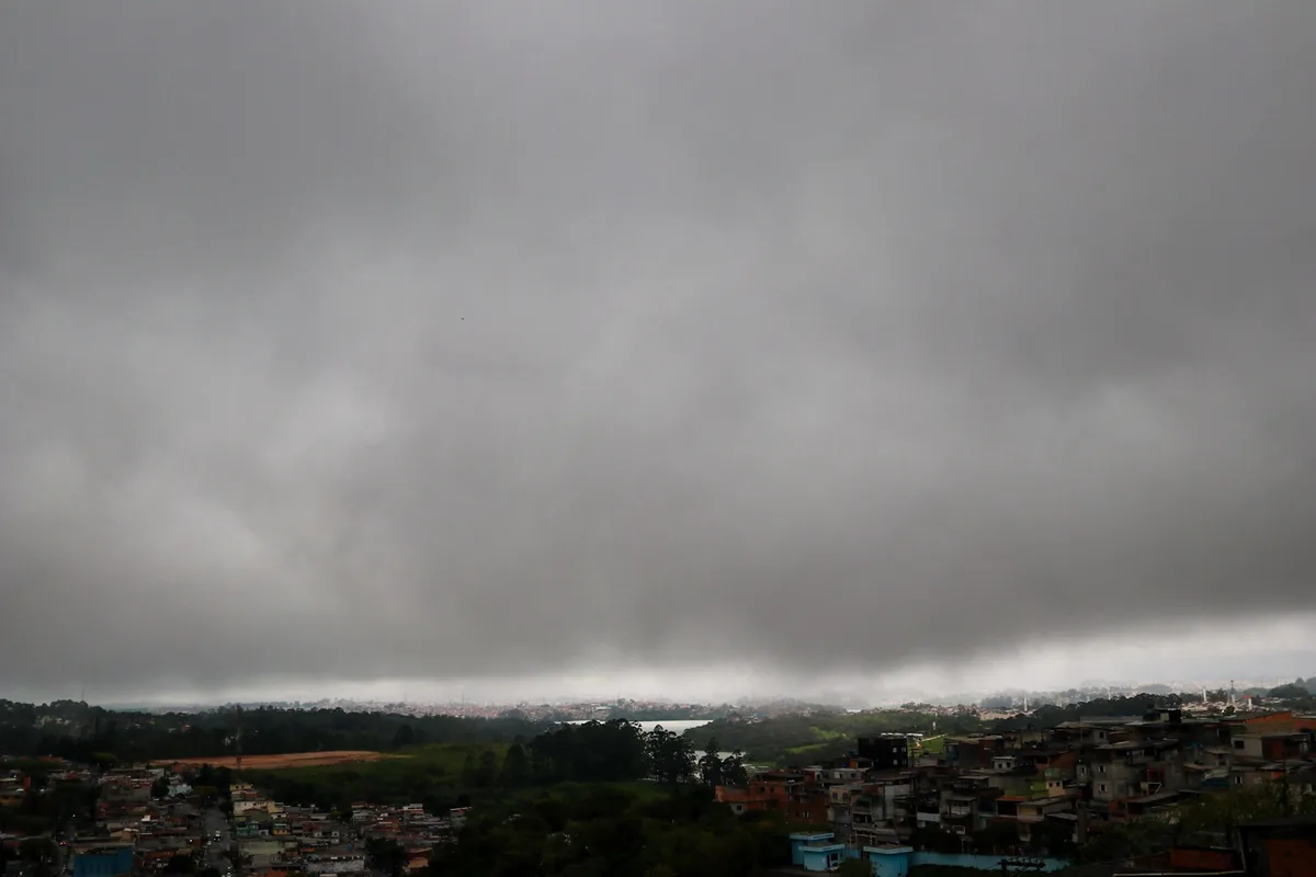 Inmet emite aviso de grande perigo para tempestade em 529 cidades do Sul