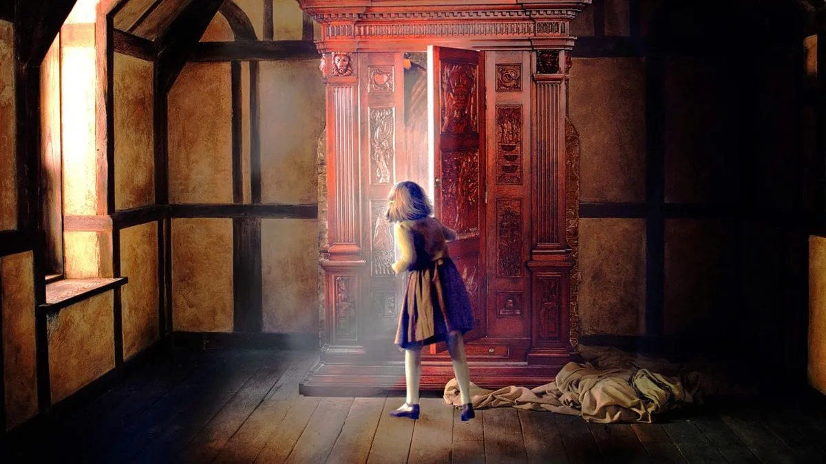 Premières images : la prochaine saga fantastique de Netflix par la réalisatrice de Barbie se dévoile et confirme une info majeure !