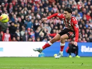 Football. Le Lorientais Enzo Le Fée prolonge son contrat avec Sunderland