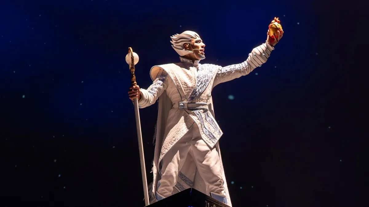 Entre vértigos, vuelos y sueños, el salto sin red de Nacho Pérez Cortés en el teatro argentino