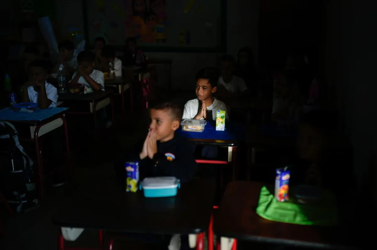 Piden recuperar la función formativa de la escuela ante rezago educativo de hasta cuatro años en Venezuela