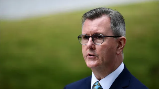 Ex-líder de partido na Irlanda do Norte condenado por abusos sexuais