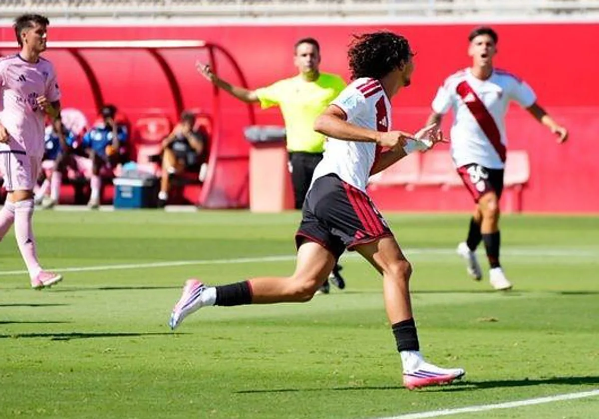Nico Guillén recoge el guante de García Plaza con el Sevilla Atlético