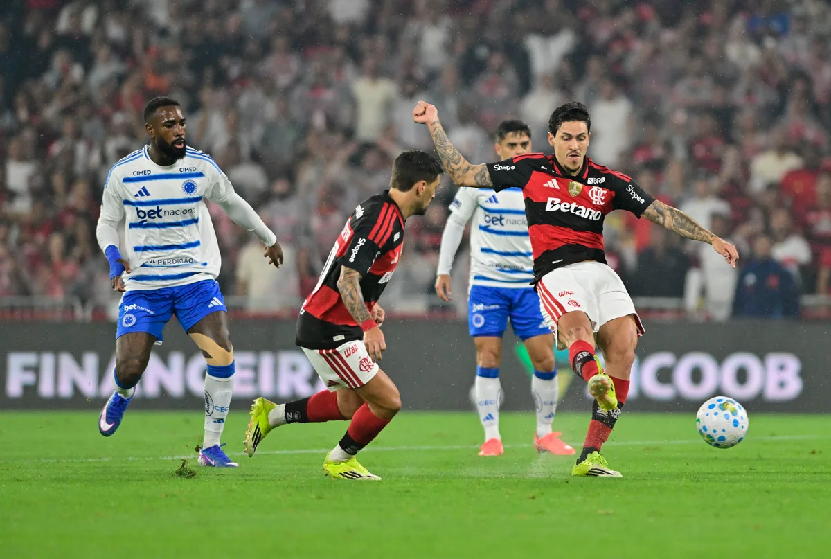 Cruzeiro x Flamengo: veja quem gastou mais no mercado em 2026