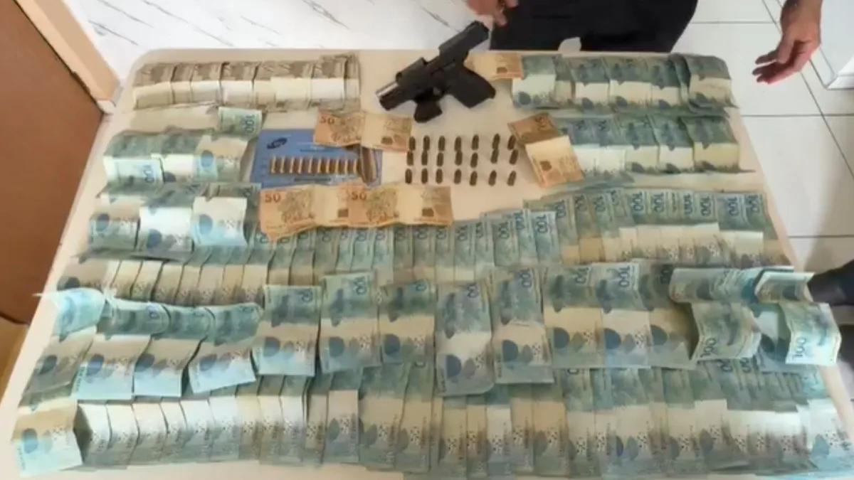 Operação contra tráfico mira organização criminosa e apreende dinheiro e arma em Teresina