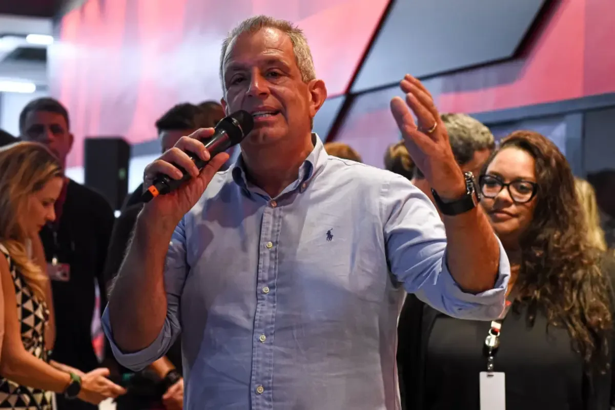 Flamengo e Atlético-MG tentam barrar acordo de R$ 630 milhões entre Corinthians e Caixa
