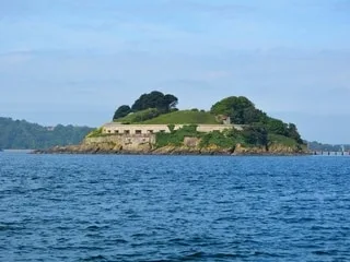 Terre d’explorateurs, véritable forteresse, cette île « hantée » est à vendre… pour la troisième fois en sept ans