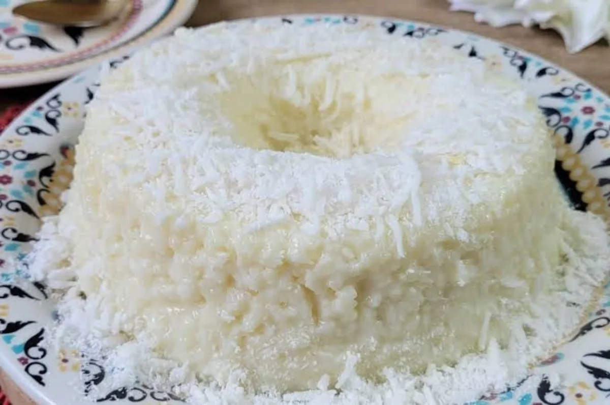 Bolo de tapioca molhadinho e cremoso é dica para o café da tarde; veja receita