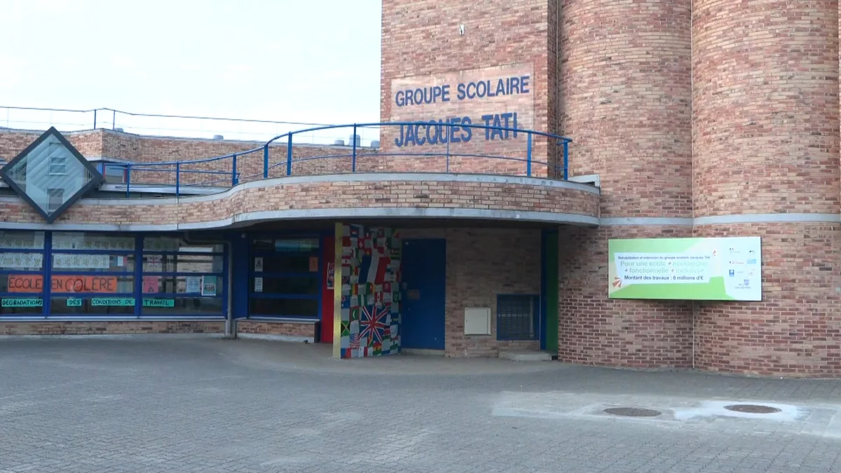 Une enseignante agressée par un enfant de 8 ans, le ministre de l'Éducation nationale évoque un élève "très handicapé" qui a "explosé de colère"