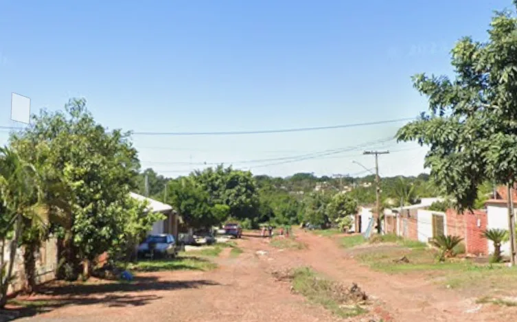 Homem persegue com faca e destrói carro do irmão por ciúmes de ex-mulher