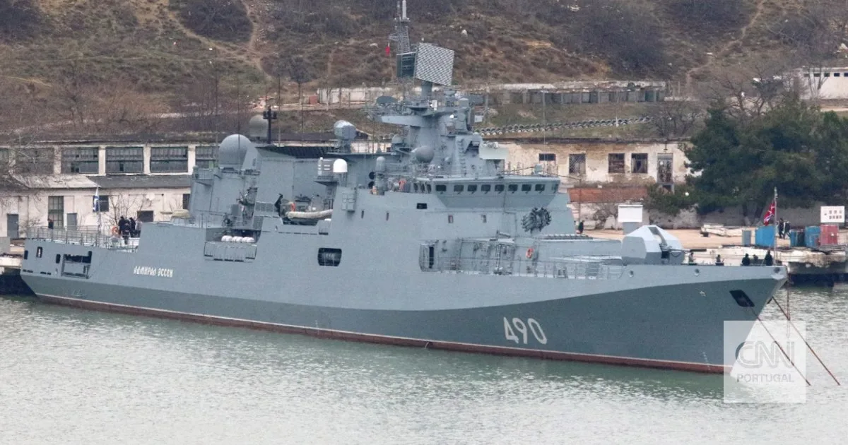 Rússia tinha oito navios capazes de lançar mísseis de cruzeiro Kalibr. Ucrânia diz que atingiu três numa noite