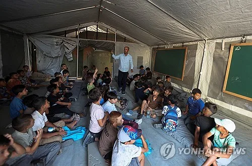 "모래밭 천막 교실일지라도…" 가자 어린이들 3년만에 등굣길
