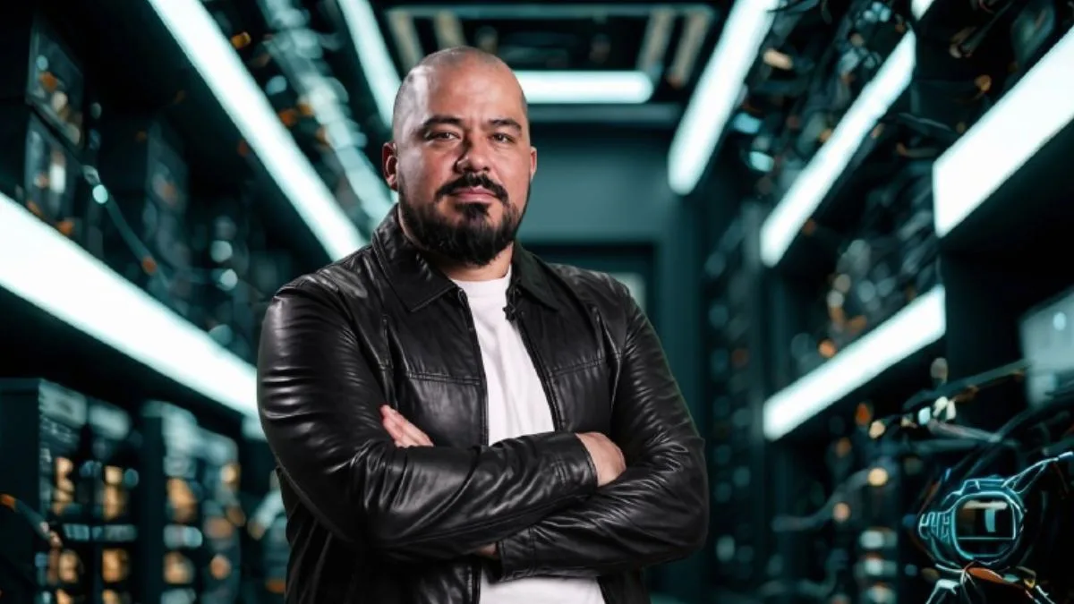 Quem é Alex Hisatomi? Conheça a história do analista de dados que triplicou o salário em 5 anos usando a inteligência artificial
