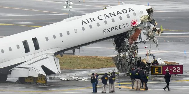Collision mortelle à l’aéroport LaGuardia, à New York : des contrôleurs aériens ont débauché plus tôt que prévu, avant l’accident, selon « The Wall Street Journal »